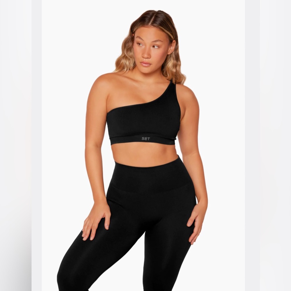 SET Active Scupltflex Ribbed One Shoulder Bra Size Medium in Onyx/Black